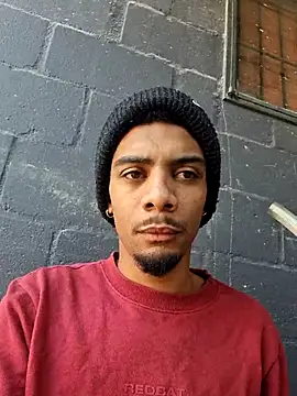 Snapshot of 29YOURZ_28_ chatting on 10/24/25, 09:28 29YOURZ 28  online show from 10/24/25, 09:28