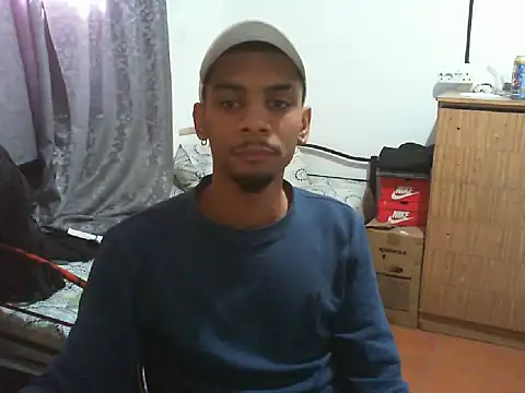 Snapshot of 29YOURZ_28_ chatting on 10/31/25, 02:51 29YOURZ 28  online show from 10/31/25, 02:51