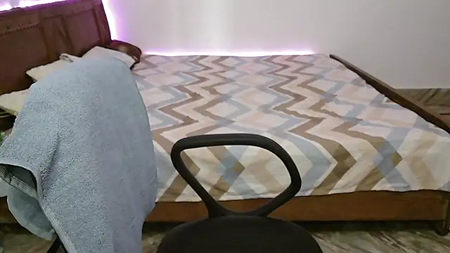 Snapshot of N-Natasha chatting on 11/04/25, 10:03 N-Natasha online show from 11/04/25, 10:03