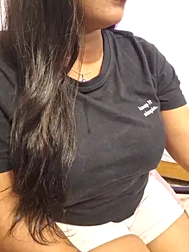 Snapshot of N-Natasha chatting on 11/21/25, 12:26 N-Natasha online show from 11/21/25, 12:26