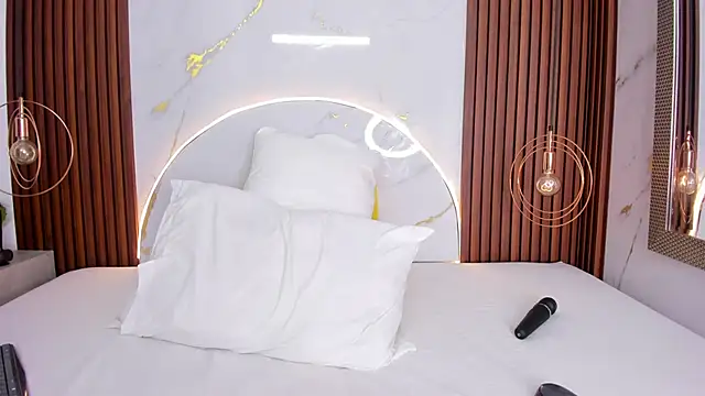 Snapshot of miamiller69 chatting on 09/21/25, 04:14 miamiller69 online show from 09/21/25, 04:14