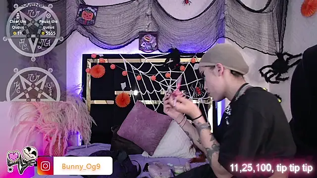 Snapshot of Bunny_O chatting on 10/24/25, 08:49 Bunny O online show from 10/24/25, 08:49