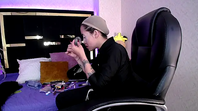 Snapshot of Bunny_O chatting on 11/11/25, 09:15 Bunny O online show from 11/11/25, 09:15