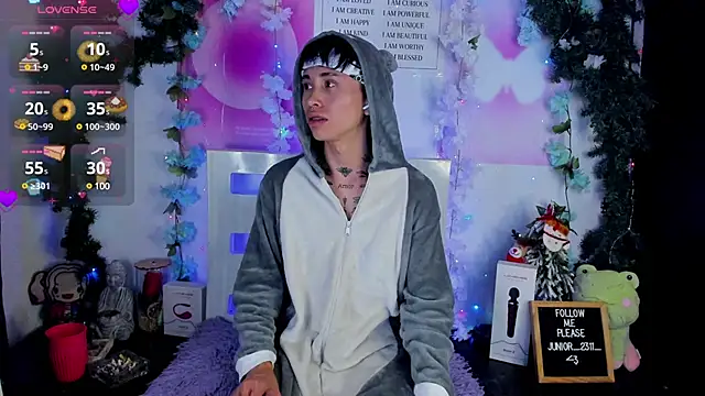 juniior 2311  online show from 01/17/25, 02:39