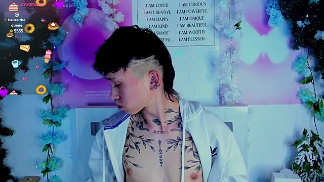 juniior 2311  online show from 01/29/25, 01:27