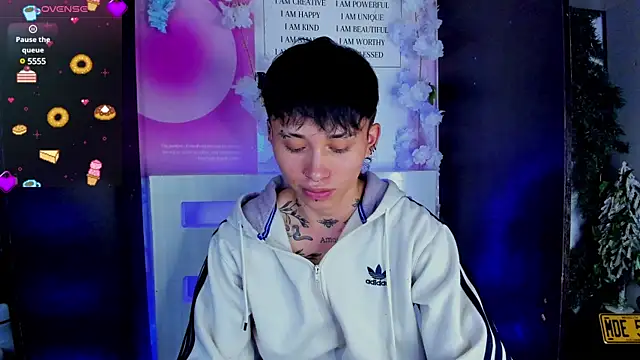 juniior 2311  online show from 02/13/25, 12:24