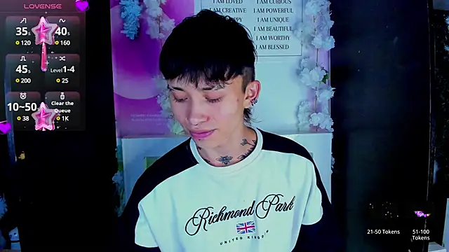 juniior 2311  online show from 02/18/25, 08:25