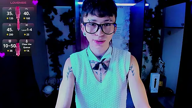 juniior 2311  online show from 02/19/25, 04:22