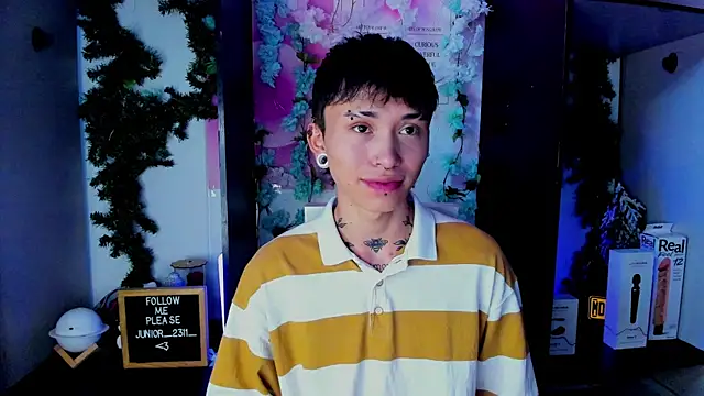 juniior 2311  online show from 03/01/25, 05:27