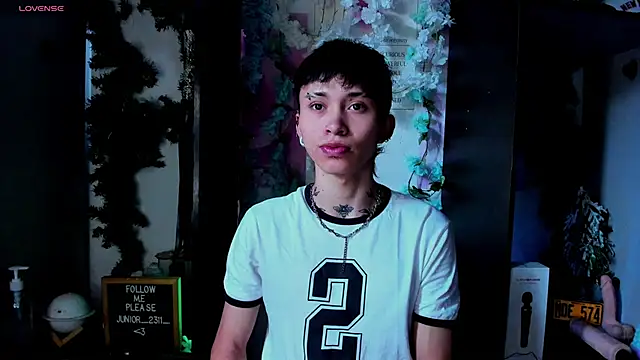 juniior 2311  online show from 03/05/25, 12:33