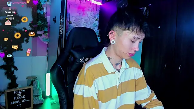 juniior 2311  online show from 03/15/25, 11:19