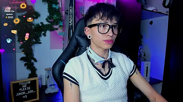 juniior 2311  online show from 03/19/25, 08:54