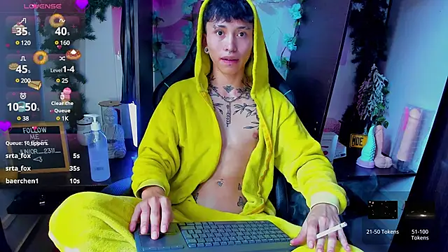 juniior 2311  online show from 03/20/25, 03:04