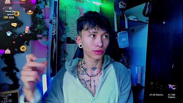 juniior 2311  online show from 03/21/25, 12:17