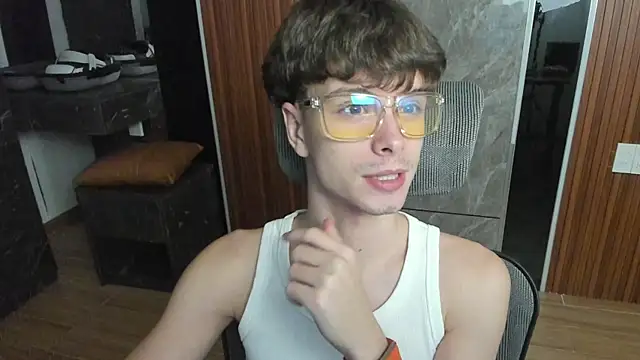 Snapshot of calvin_love_you chatting on 06/08/26, 05:13 calvin love you online show from 06/08/26, 05:13