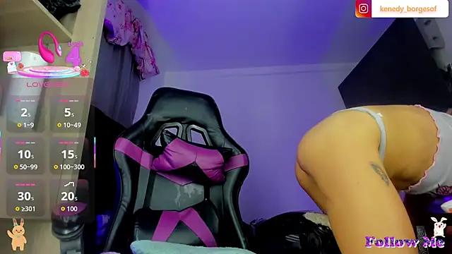 Snapshot of celeste_crawford12 chatting on 11/25/25, 10:04 celeste crawford12 online show from 11/25/25, 10:04