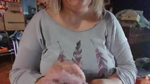 Snapshot of maria38xxx chatting on 10/27/25, 12:31 maria38xxx online show from 10/27/25, 12:31