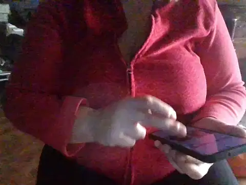 Snapshot of maria38xxx chatting on 10/28/25, 10:19 maria38xxx online show from 10/28/25, 10:19