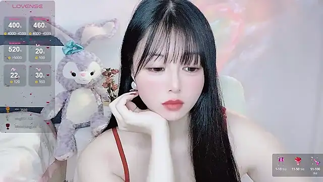 Snapshot of Lydia_170 chatting on 12/27/24, 12:29 Lydia 170 online show from 12/27/24, 12:29