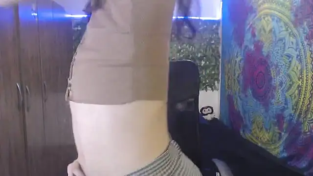 Snapshot of BurningVenus12 chatting on 09/18/25, 04:25 BurningVenus12 online show from 09/18/25, 04:25