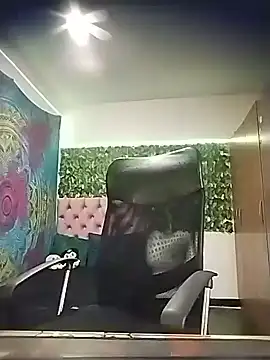 Snapshot of BurningVenus12 chatting on 11/26/25, 05:19 BurningVenus12 online show from 11/26/25, 05:19