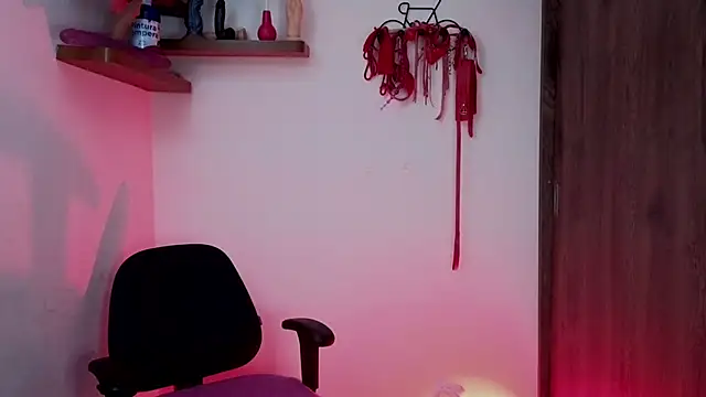 Snapshot of avans_15 chatting on 11/28/25, 11:51 avans 15 online show from 11/28/25, 11:51