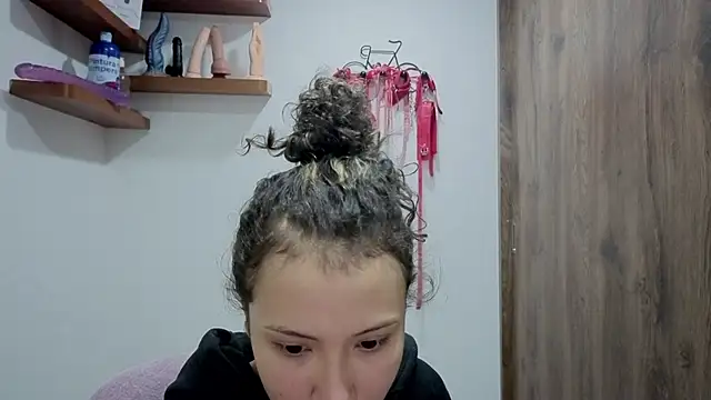 Snapshot of avans_15 chatting on 11/29/25, 11:19 avans 15 online show from 11/29/25, 11:19