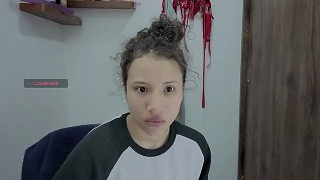 Snapshot of avans_15 chatting on 12/14/25, 01:22 avans 15 online show from 12/14/25, 01:22