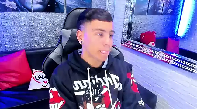 Snapshot of salvadorgomezx chatting on 12/19/24, 07:51 salvadorgomezx online show from 12/19/24, 07:51