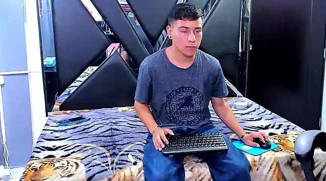 Snapshot of salvadorgomezx chatting on 12/23/24, 08:03 salvadorgomezx online show from 12/23/24, 08:03