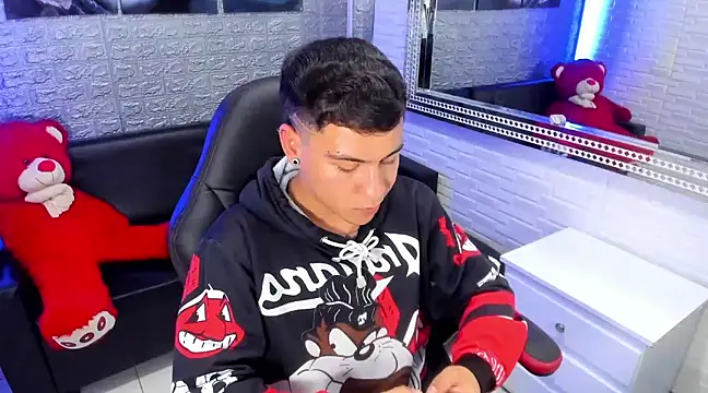 Snapshot of salvadorgomezx chatting on 02/05/25, 05:41 salvadorgomezx online show from 02/05/25, 05:41