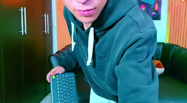 Snapshot of salvadorgomezx chatting on 02/06/25, 02:22 salvadorgomezx online show from 02/06/25, 02:22