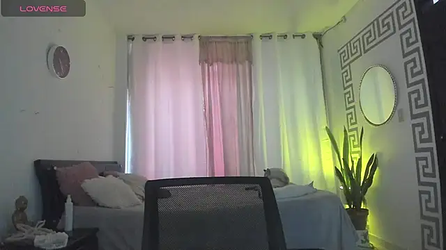 Snapshot of Sophie_sweett19 chatting on 11/23/25, 09:25 Sophie sweett19 online show from 11/23/25, 09:25