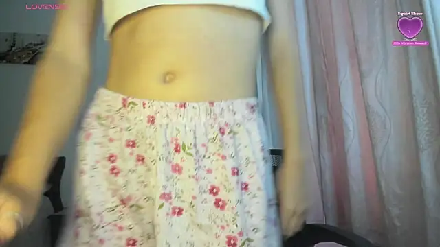 Snapshot of Sophie_sweett19 chatting on 01/18/26, 07:06 Sophie sweett19 online show from 01/18/26, 07:06
