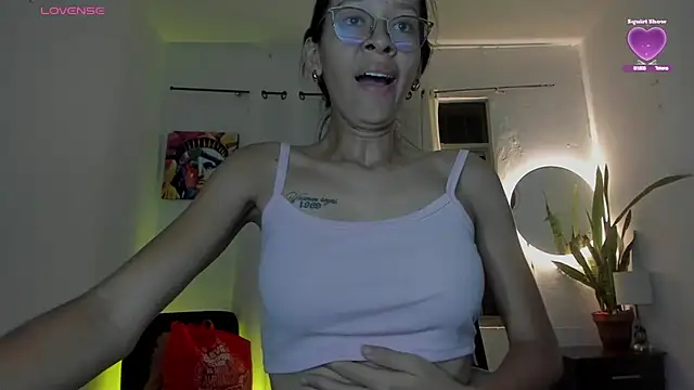 Snapshot of Sophie_sweett19 chatting on 02/22/26, 01:18 Sophie sweett19 online show from 02/22/26, 01:18