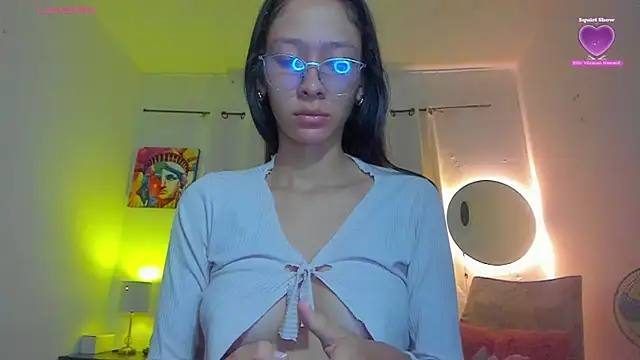 Snapshot of Sophie_sweett19 chatting on 04/12/26, 03:44 Sophie sweett19 online show from 04/12/26, 03:44
