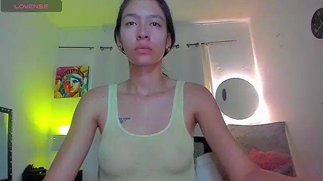 Snapshot of Sophie_sweett19 chatting on 04/15/26, 05:03 Sophie sweett19 online show from 04/15/26, 05:03