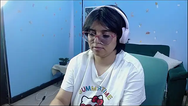 Snapshot of X_CHERRY_XX chatting on 06/05/26, 01:34 X CHERRY XX online show from 06/05/26, 01:34