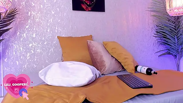 lilicooper  online show from 12/08/24, 10:36