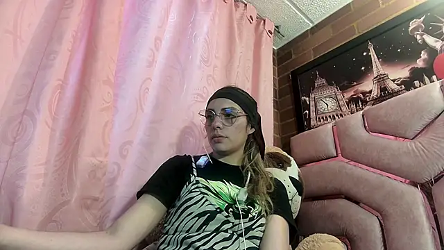 Snapshot of ValeriaLacrozee chatting on 07/16/26, 07:20 ValeriaLacrozee online show from 07/16/26, 07:20