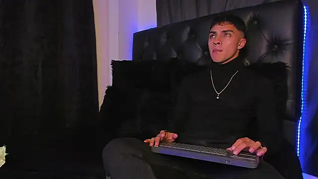 James1lee  online show from 12/17/24, 03:28