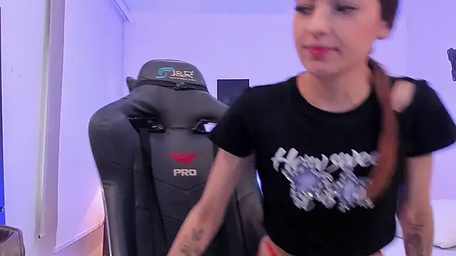 Snapshot of sofiarouge chatting on 11/05/25, 08:09 sofiarouge online show from 11/05/25, 08:09