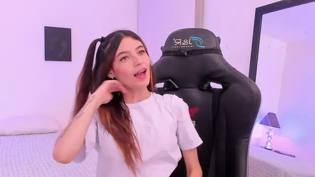 Snapshot of sofiarouge chatting on 11/26/25, 07:59 sofiarouge online show from 11/26/25, 07:59