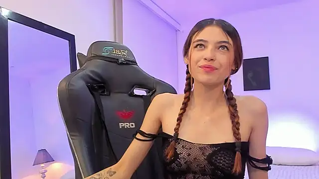 Snapshot of sofiarouge chatting on 11/27/25, 08:11 sofiarouge online show from 11/27/25, 08:11