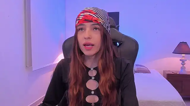 Snapshot of sofiarouge chatting on 12/16/25, 07:52 sofiarouge online show from 12/16/25, 07:52