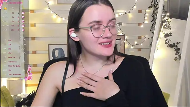 Snapshot of Josephine_jo chatting on 12/05/25, 08:27 Josephine jo online show from 12/05/25, 08:27