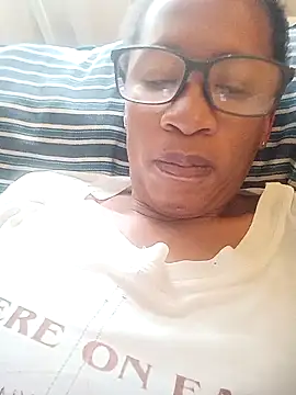 Snapshot of bustybillies chatting on 12/15/25, 05:23 bustybillies online show from 12/15/25, 05:23