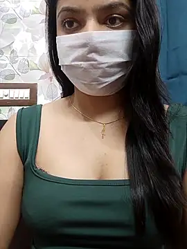 Snapshot of Myloveurvi chatting on 10/11/25, 11:31 Myloveurvi online show from 10/11/25, 11:31