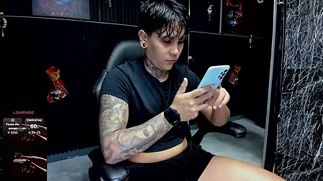 ZhoeStrong online show from 12/15/25, 10:36