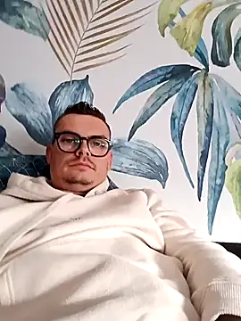 Snapshot of GLouglou19 chatting on 09/13/25, 03:56 GLouglou19 online show from 09/13/25, 03:56